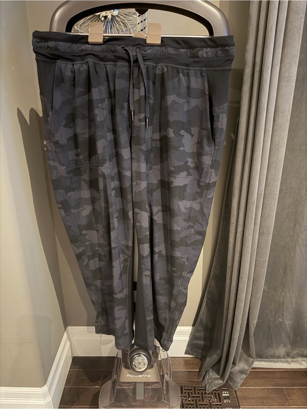 LULULEMON Dance studio Mid-Rise Camo Pants 25” Size 14